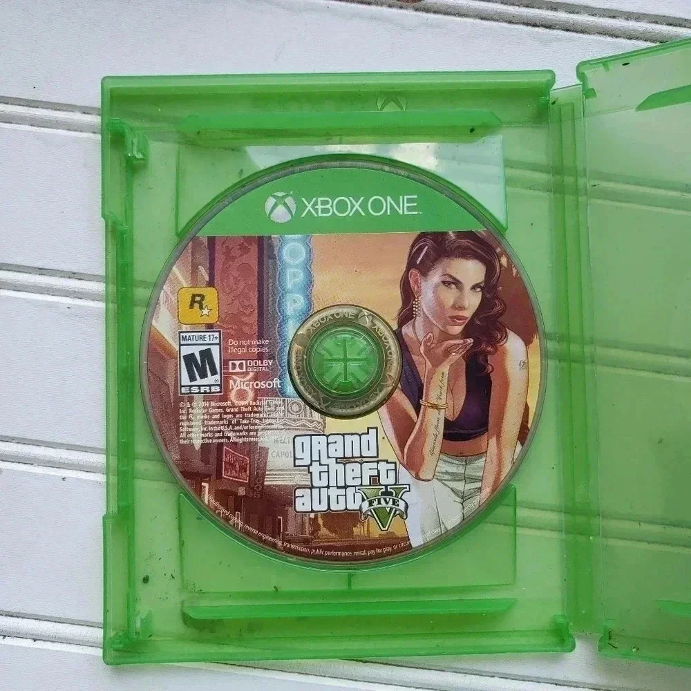 Gta 5 Xbox one Disc Only Grand Theft Auto V Microsoft 2014